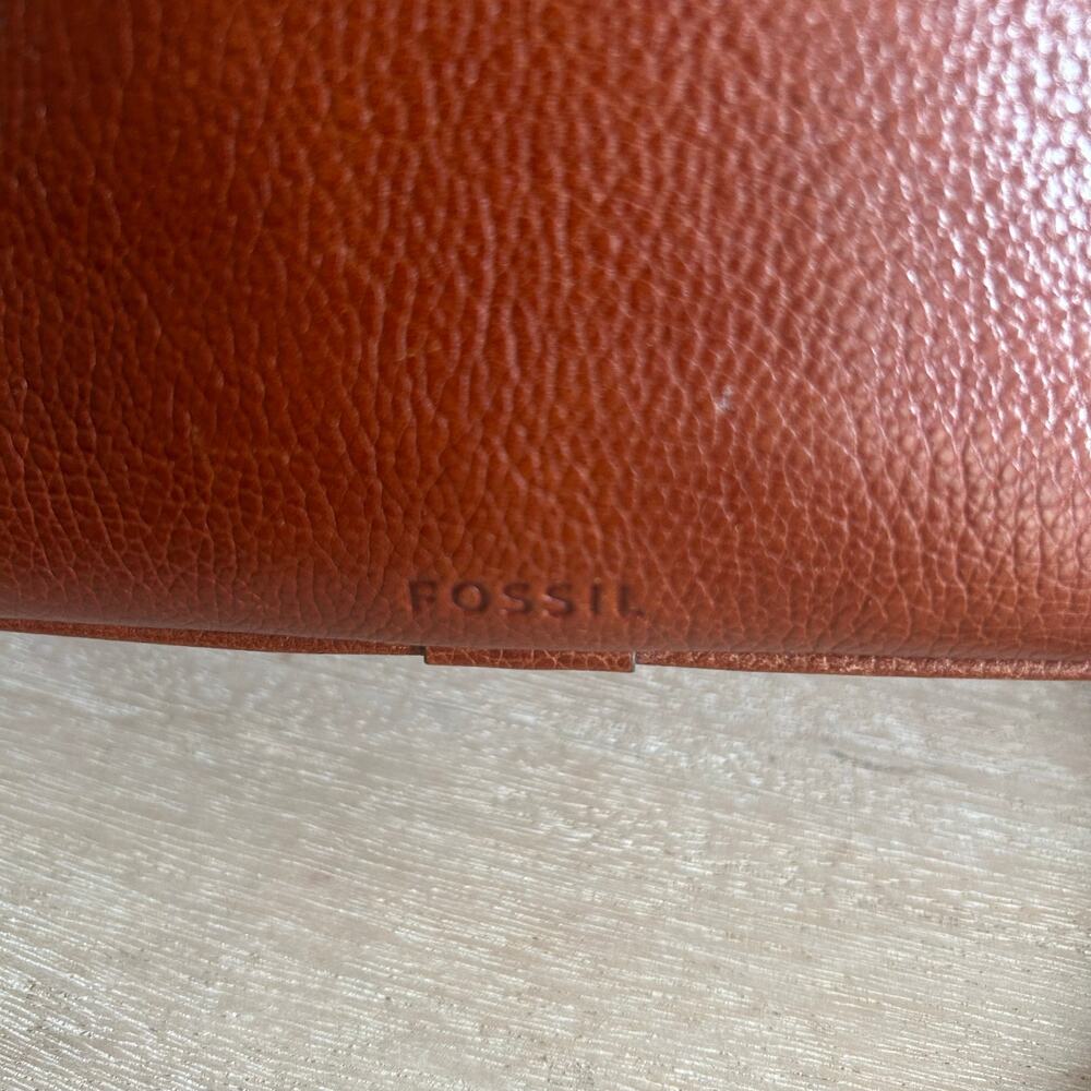 Vintage-Inspired Boho Minimalist Fossil Leather Crossbody - Picture 12 of 16